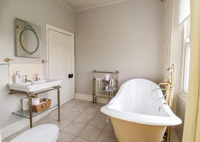 Holiday home The Stables And West Wing *