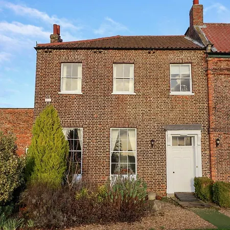 The Stables And West Wing Holiday home York